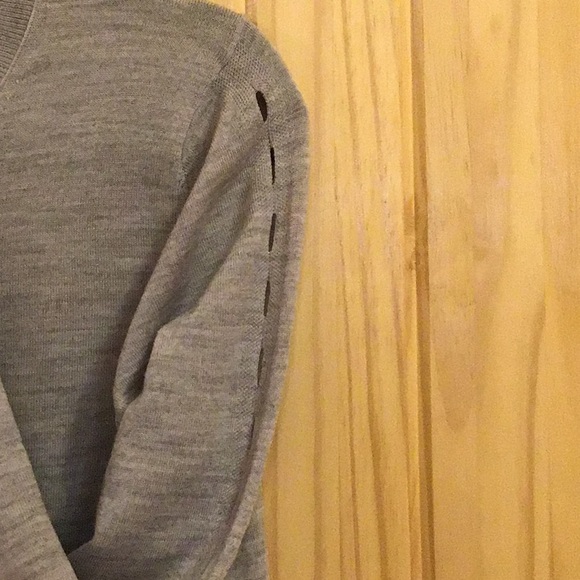 Beautiful sweater only one used - Picture 3 of 4